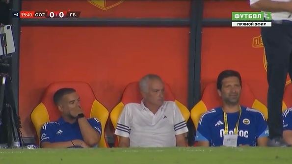 永利yl23411-无奈！塔利斯卡补时失绝杀点球，穆帅坐在替补席神情凝重若有所思