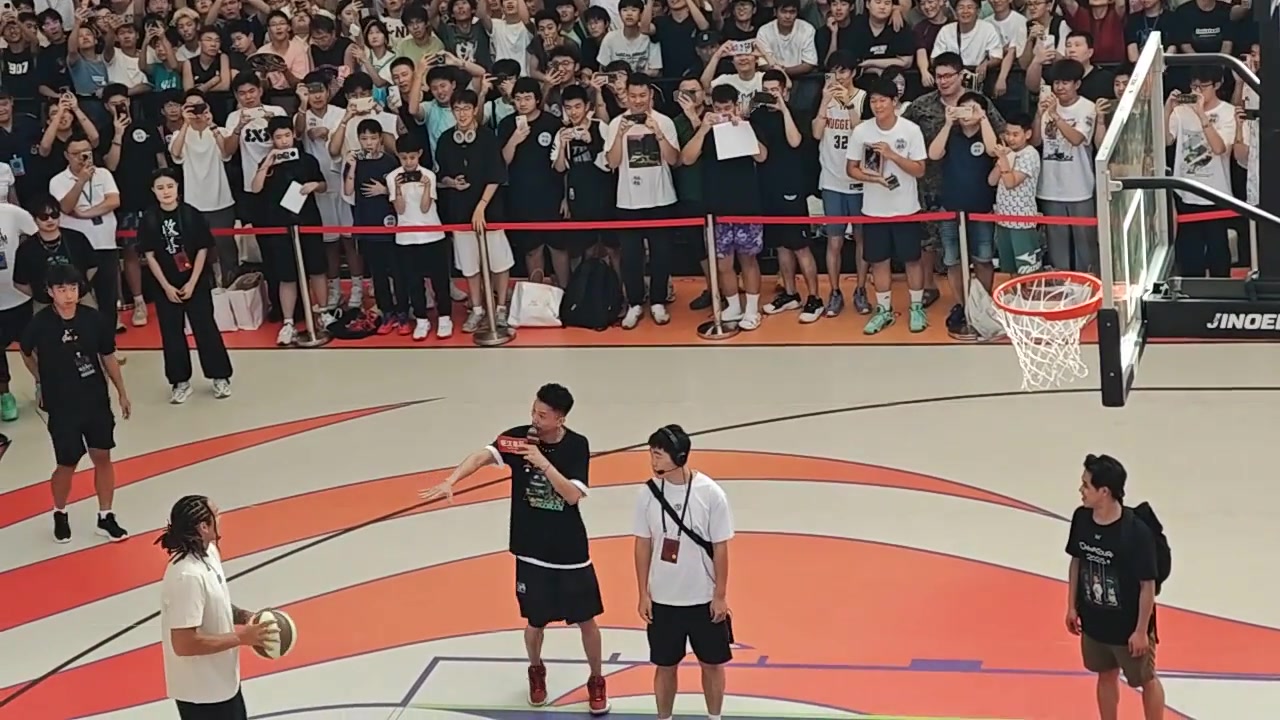 yl23455永利-一个不进 亚洲行大连站活动中阿隆-戈登上演连续5罚打铁场面